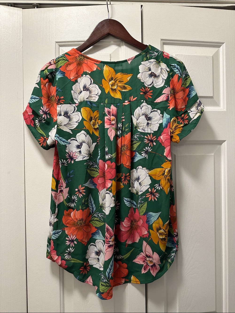 DR2 Green Floral V-Neck Short Sleeve Blouse - Picture 3 of 3